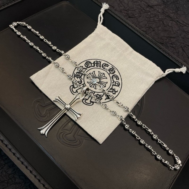 Ch*0me He**ts necklaces
